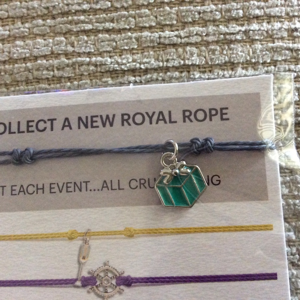 Gift box charm - EFFY Adjustable royal rope bracelet